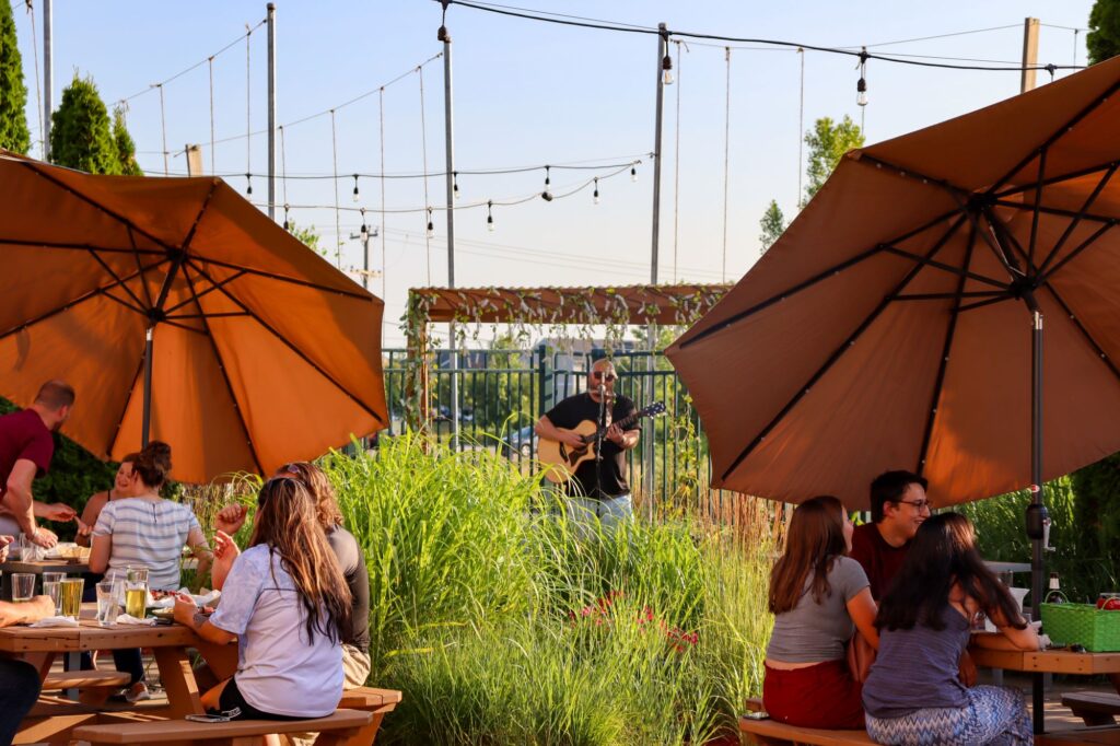A band playing on Hunter's Ale House outdoor patio.