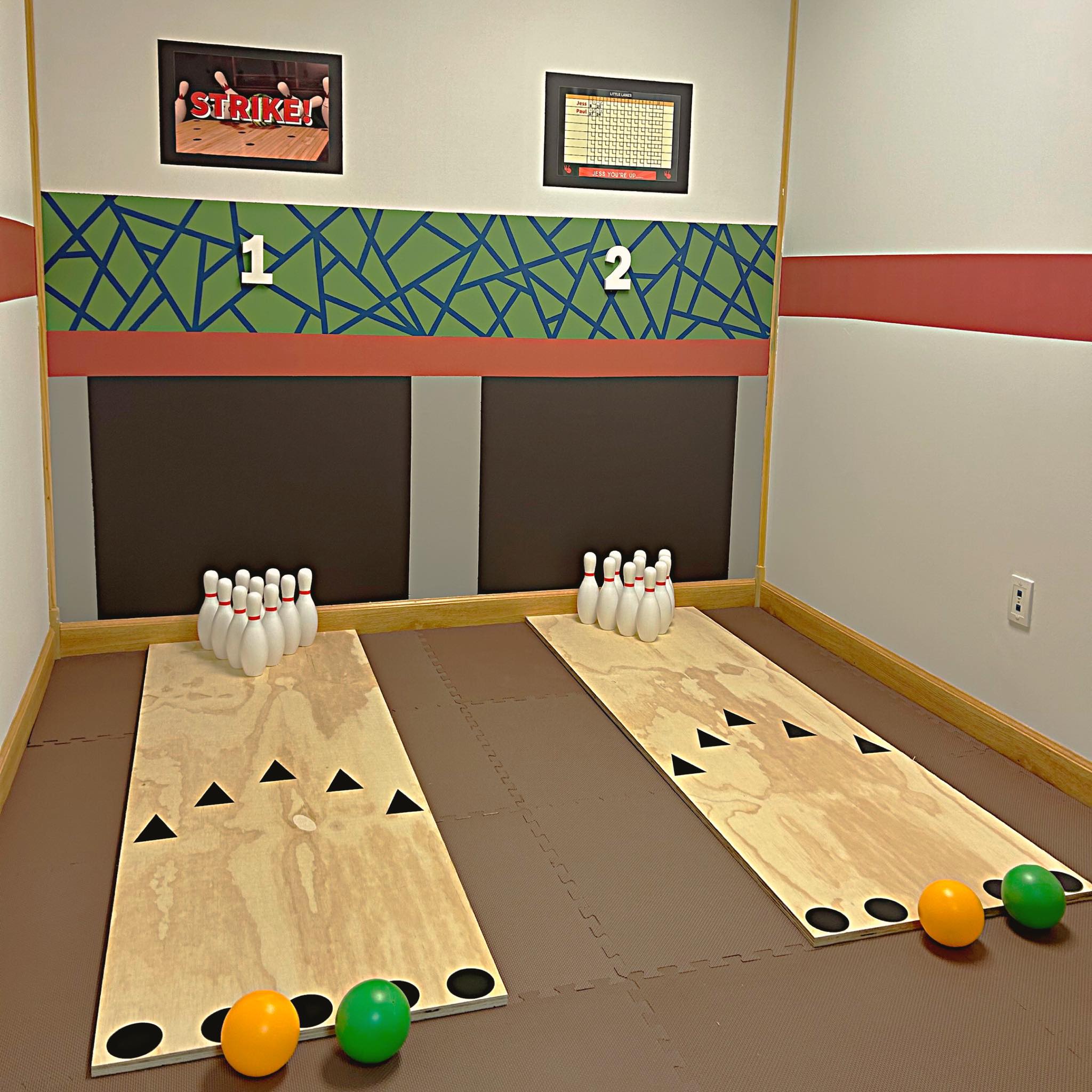 Mini City bowling room.