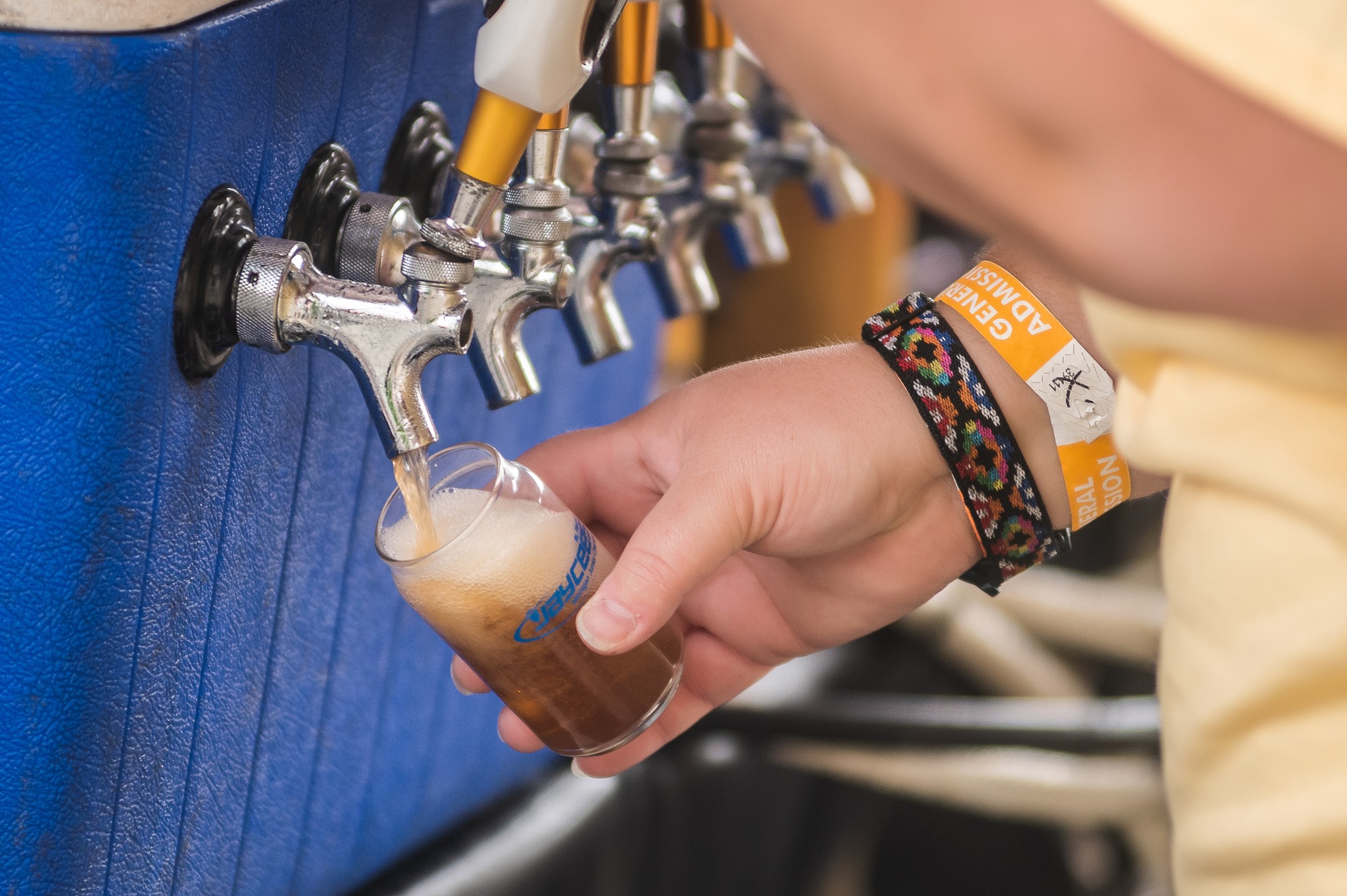 A person pouring beer at the festival.